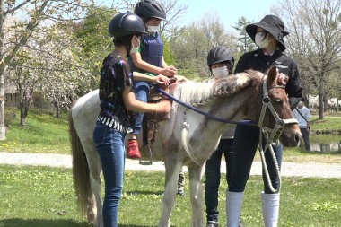 “遠野ふるさと村”で引き馬体験