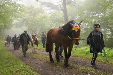 久慈平岳参拝馬行列が行われました